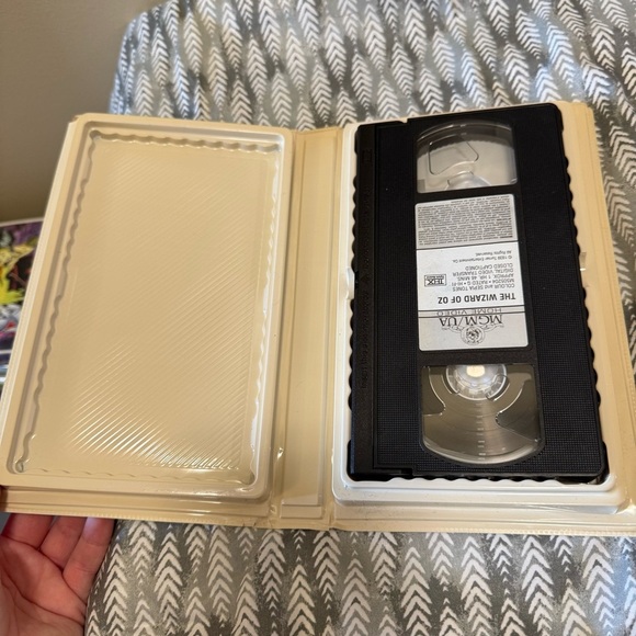 The Wizard of Oz VHS Tape - Picture 2 of 4